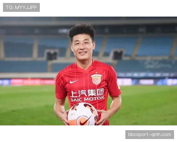 武磊这训练完顺手拎个菜回家的日常，真不像年薪千万的人